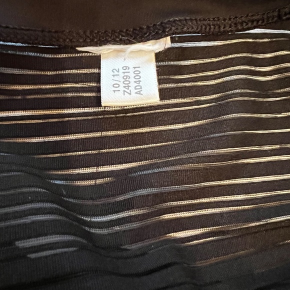 T-Short - Picture 3 of 3